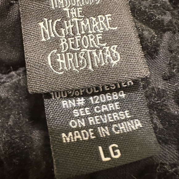 Hot Topic dress, super cute on, heavyweight velvety material - Picture 7 of 8